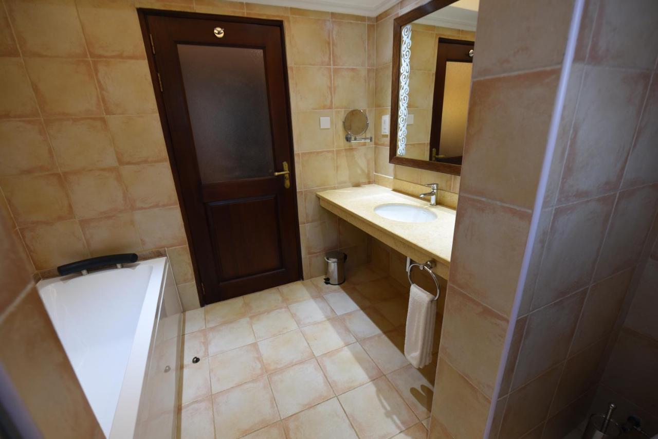 Casa Solada Hotel Kampala Ngoại thất bức ảnh